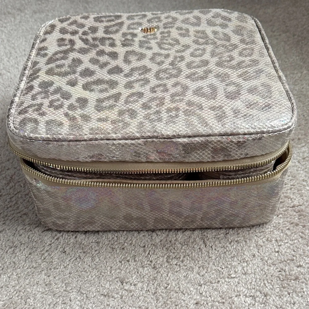 Mini Diva Leopard Print Cosmetic Bag - Picture 6 of 6